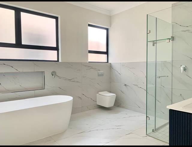 4 BEDROOM TOWNHOUSE FOR SALE IN SALT ROCK